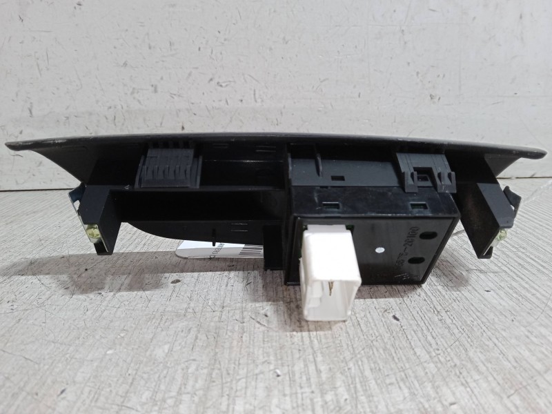 Recambio de mando elevalunas delantero derecho para hyundai coupe ii (gk) 1.6 16v referencia OEM IAM 935752C100  