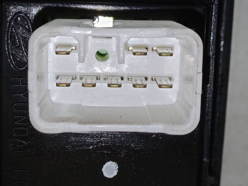 Recambio de mando elevalunas delantero derecho para hyundai coupe ii (gk) 1.6 16v referencia OEM IAM 935752C100  