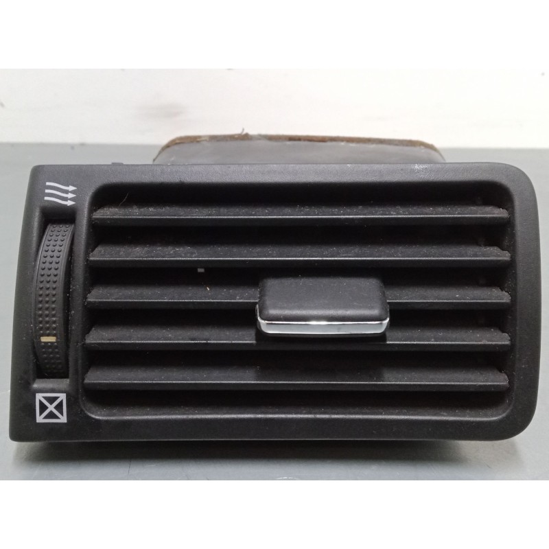 Recambio de aireador izquierdo para toyota corolla (_e12_) 1.6 vvt-i (zze121_) referencia OEM IAM   