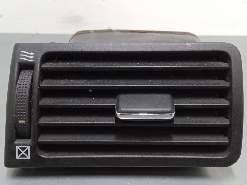 Recambio de aireador izquierdo para toyota corolla (_e12_) 1.6 vvt-i (zze121_) referencia OEM IAM   
