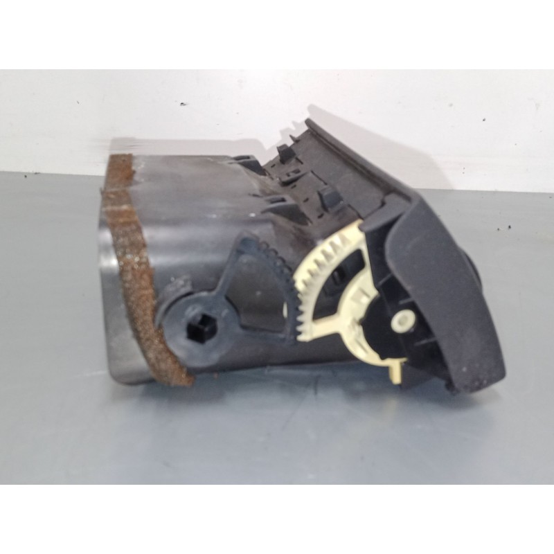 Recambio de aireador izquierdo para toyota corolla (_e12_) 1.6 vvt-i (zze121_) referencia OEM IAM   