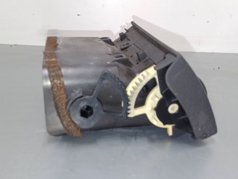 Recambio de aireador izquierdo para toyota corolla (_e12_) 1.6 vvt-i (zze121_) referencia OEM IAM   