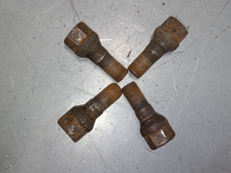 Recambio de pack 4 tornillos llanta chapa citroen - vaso 17 para citroën c3 i (fc_, fn_) 1.4 hdi referencia OEM IAM   