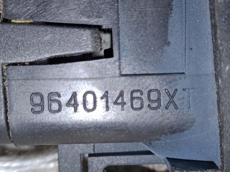 Recambio de mando elevalunas delantero izquierdo para citroën c2 (jm_) 1.4 hdi referencia OEM IAM 96401469  