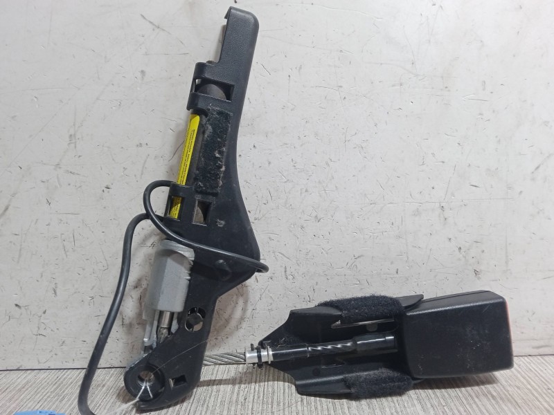 Recambio de anclaje cinturon delantero derecho para citroën c2 (jm_) 1.4 hdi referencia OEM IAM 9639873877  