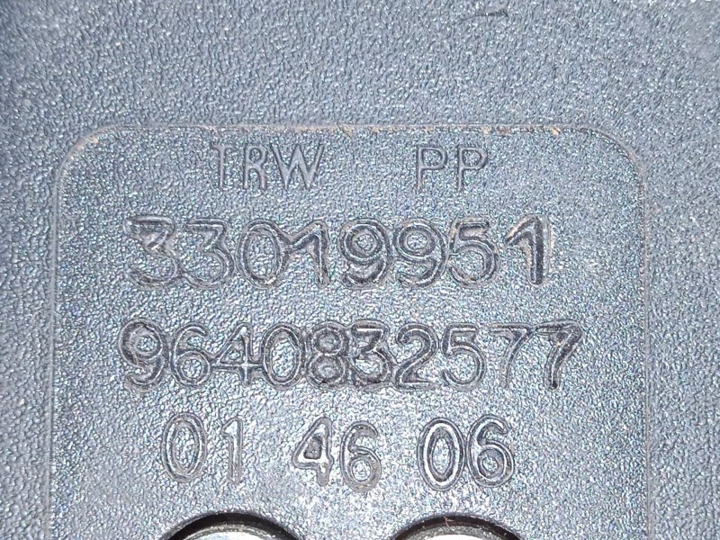 Recambio de anclaje cinturon delantero izquierdo para citroën c2 (jm_) 1.4 hdi referencia OEM IAM 9640832577  