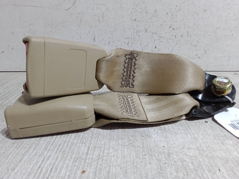 Recambio de anclaje cinturon trasero derecho para ssangyong rodius i 2.7 xdi referencia OEM IAM    Recambio de anclaje cinturon trasero derecho para ssangyong rodius i 2.7 xdi referencia OEM IAM