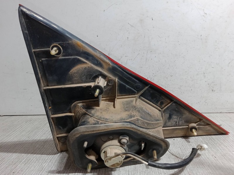 Recambio de piloto trasero porton derecho para ssangyong rodius i 2.7 xdi referencia OEM IAM    Recambio de piloto trasero porton derecho para ssangyong rodius i 2.7 xdi referencia OEM IAM