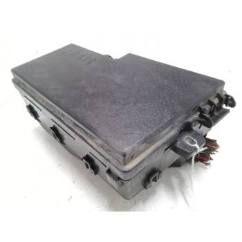 CAJA RELES / FUSIBLES 