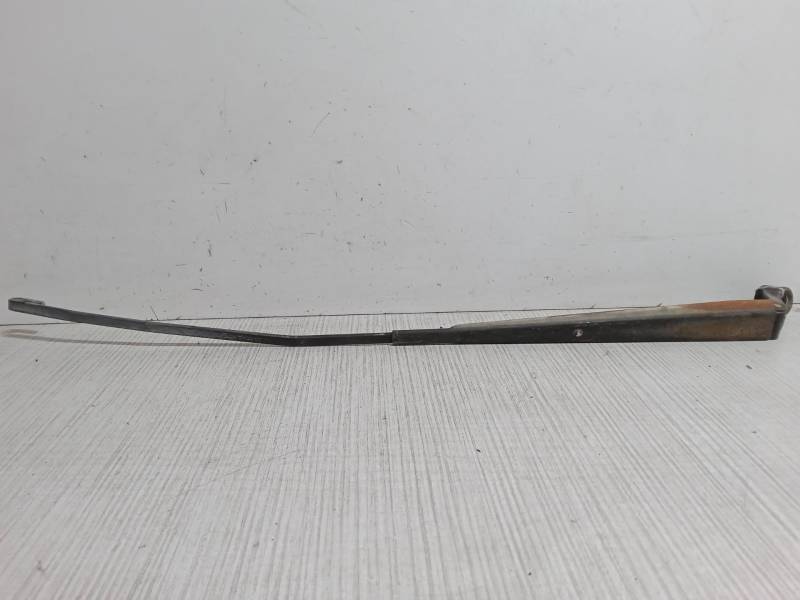 BRAZO LIMPIA DELANTERO DERECHO 