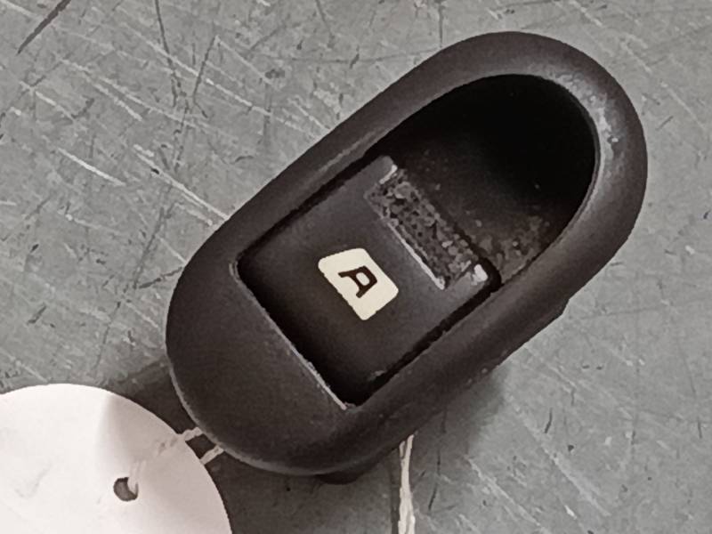 MANDO ELEVALUNAS DELANTERO DERECHO 96401469XT 