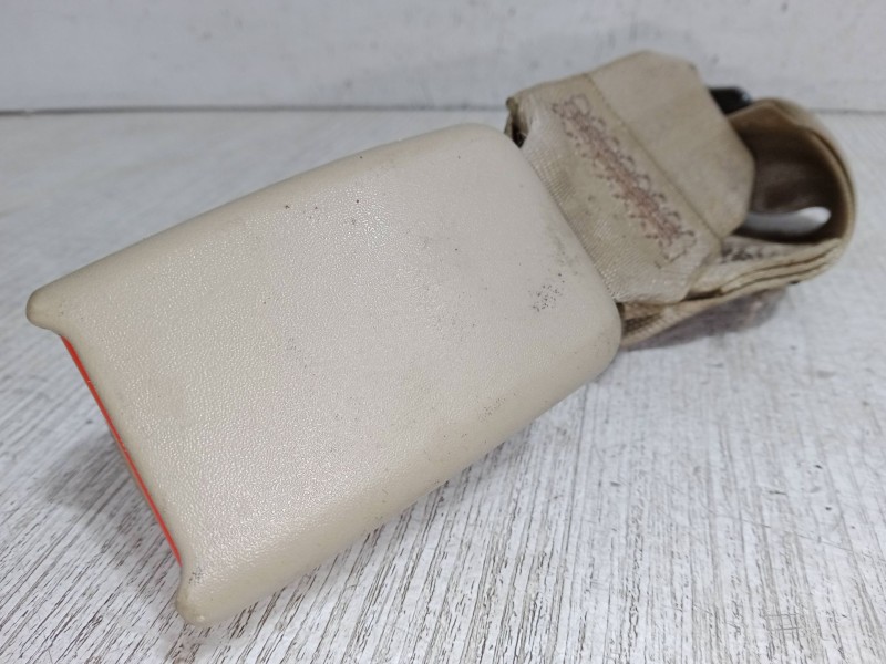 Recambio de anclaje cinturon trasero izquierdo para ssangyong rodius i 2.7 xdi referencia OEM IAM    Recambio de anclaje cinturon trasero izquierdo para ssangyong rodius i 2.7 xdi referencia OEM IAM