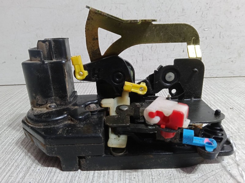 Recambio de cerradura puerta delantera derecha para ssangyong rodius i 2.7 xdi referencia OEM IAM    Recambio de cerradura puerta delantera derecha para ssangyong rodius i 2.7 xdi referencia OEM IAM