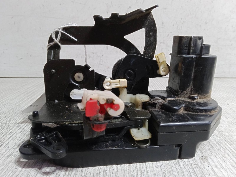 Recambio de cerradura puerta delantera izquierda para ssangyong rodius i 2.7 xdi referencia OEM IAM    Recambio de cerradura puerta delantera izquierda para ssangyong rodius i 2.7 xdi referencia OEM IAM