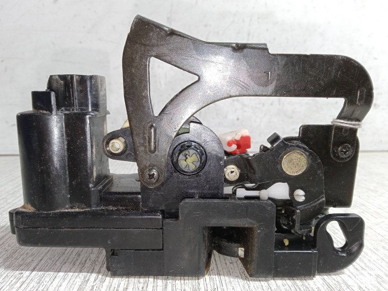 Recambio de cerradura puerta delantera izquierda para ssangyong rodius i 2.7 xdi referencia OEM IAM    Recambio de cerradura puerta delantera izquierda para ssangyong rodius i 2.7 xdi referencia OEM IAM