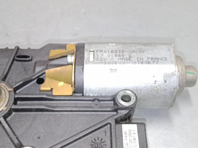 Recambio de motor techo solar para renault scénic ii (jm0/1_) 2.0 (jm05, jm0u, jm1n, jm1u, jm2v) referencia OEM IAM FR01600350A  Recambio de motor techo solar para renault scénic ii (jm0/1_) 2.0 (jm05, jm0u, jm1n, jm1u, jm2v) referencia OEM IAM FR01600350A