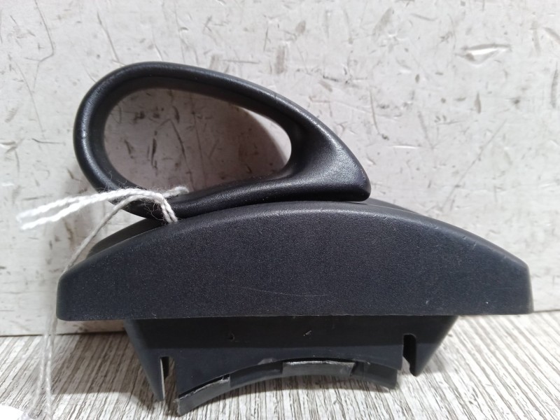 Recambio de tirador asiento abatible izquierdo para seat ibiza iii (6l1) 1.4 16v referencia OEM IAM   