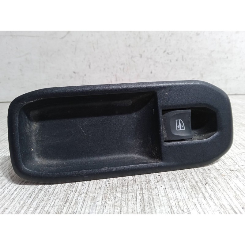 Recambio de mando elevalunas delantero derecho para renault express furgoneta/monovolumen 1.5 blue dci 75 (f6aa) referencia OEM 