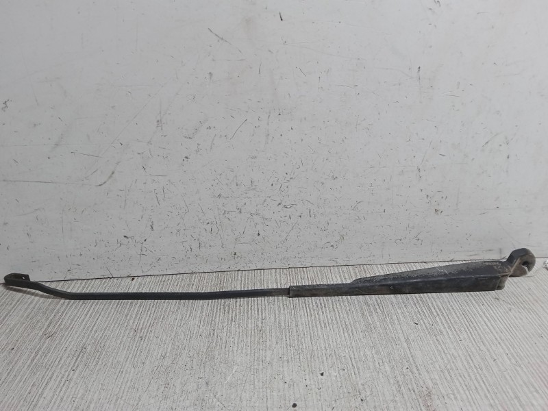 Recambio de brazo limpia delantero derecho para renault clio ii (bb_, cb_) 1.5 dci (b/cb08) referencia OEM IAM   