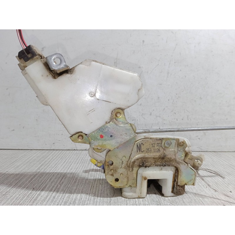 Recambio de cerradura puerta delantera derecha para nissan vanette cargo furgoneta (hc 23) 2.3 d referencia OEM IAM 8055261U01  