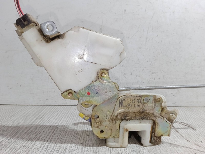 Recambio de cerradura puerta delantera derecha para nissan vanette cargo furgoneta (hc 23) 2.3 d referencia OEM IAM 8055261U01  