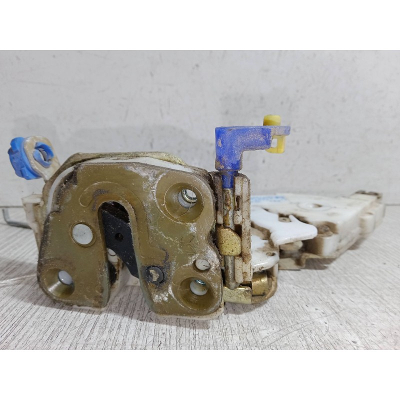 Recambio de cerradura puerta delantera derecha para nissan vanette cargo furgoneta (hc 23) 2.3 d referencia OEM IAM 8055261U01  