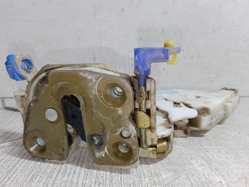 Recambio de cerradura puerta delantera derecha para nissan vanette cargo furgoneta (hc 23) 2.3 d referencia OEM IAM 8055261U01  