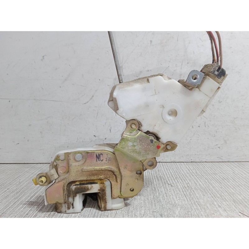 Recambio de cerradura puerta delantera izquierda para nissan vanette cargo furgoneta (hc 23) 2.3 d referencia OEM IAM   