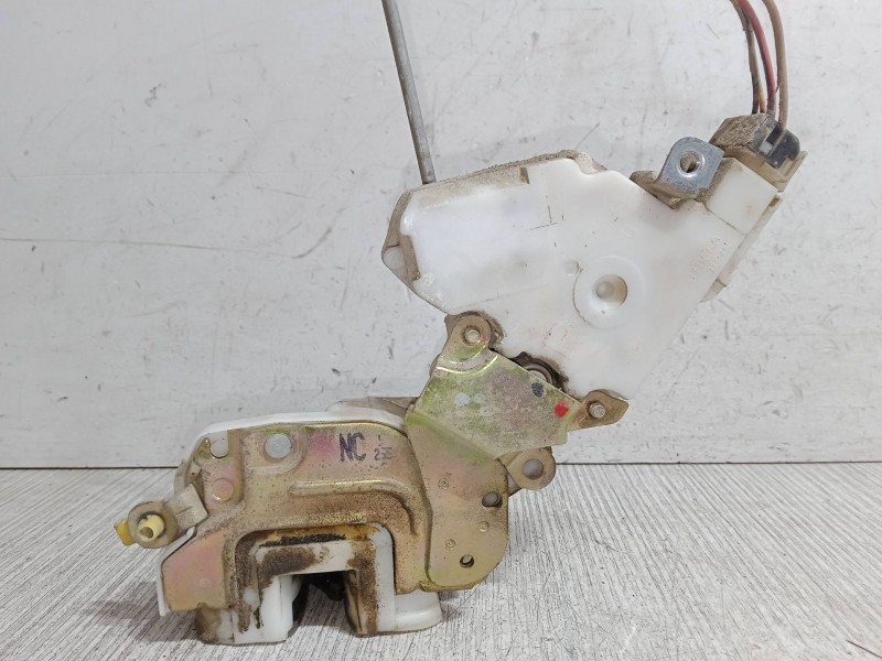 Recambio de cerradura puerta delantera izquierda para nissan vanette cargo furgoneta (hc 23) 2.3 d referencia OEM IAM   