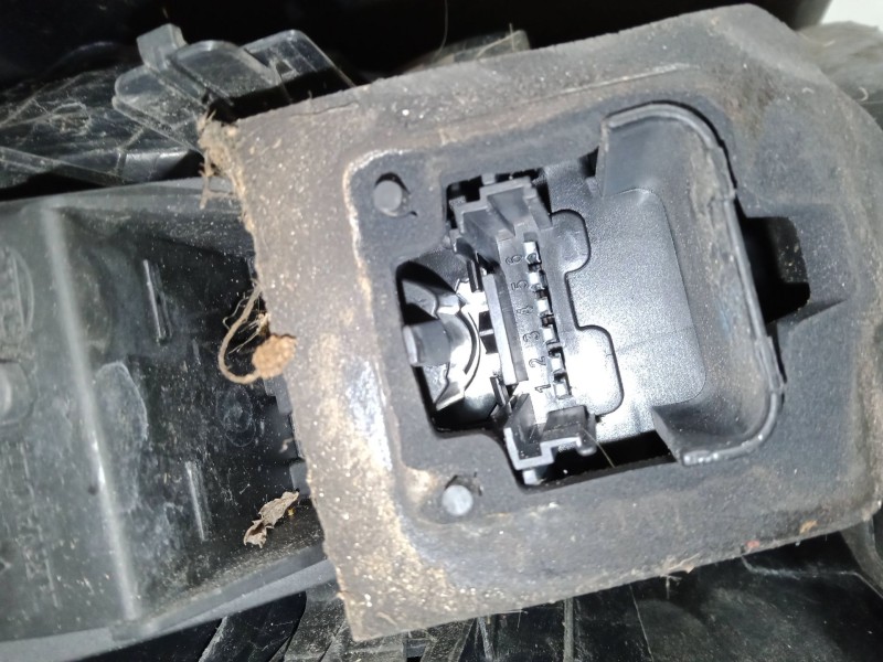 Recambio de piloto trasero derecho para renault scénic ii (jm0/1_) 2.0 (jm05, jm0u, jm1n, jm1u, jm2v) referencia OEM IAM   