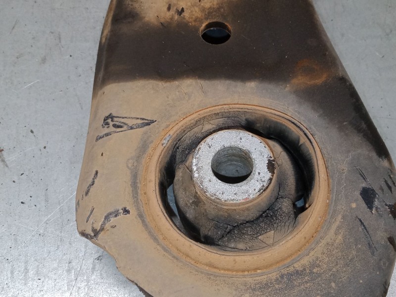 Recambio de brazo suspension inferior delantero derecho para seat ibiza iv sc (6j1, 6p5) 1.2 referencia OEM IAM   