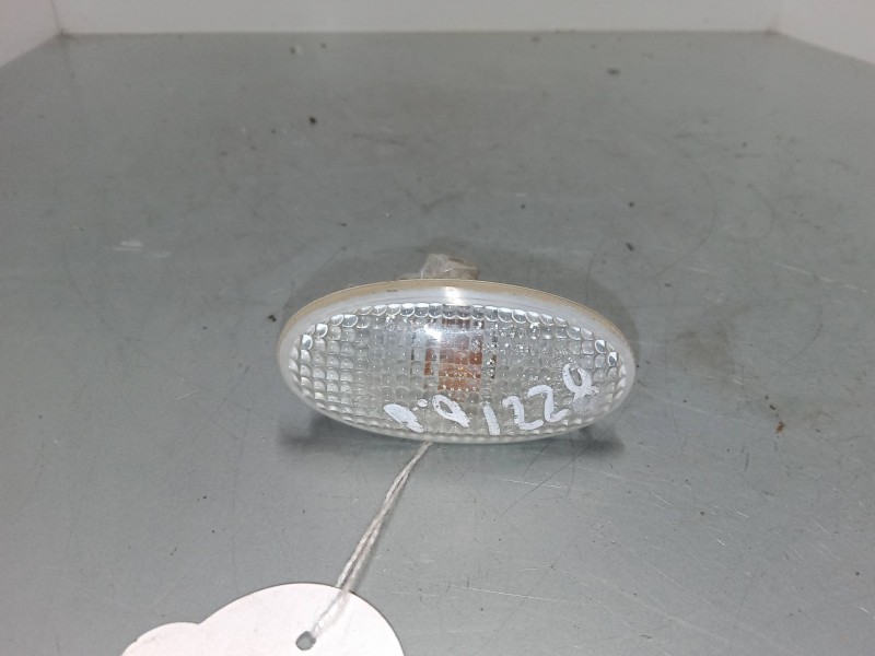 Recambio de intermitente lateral derecho para mazda 3 (bl) 1.6 mz-cd (bl14) referencia OEM IAM   