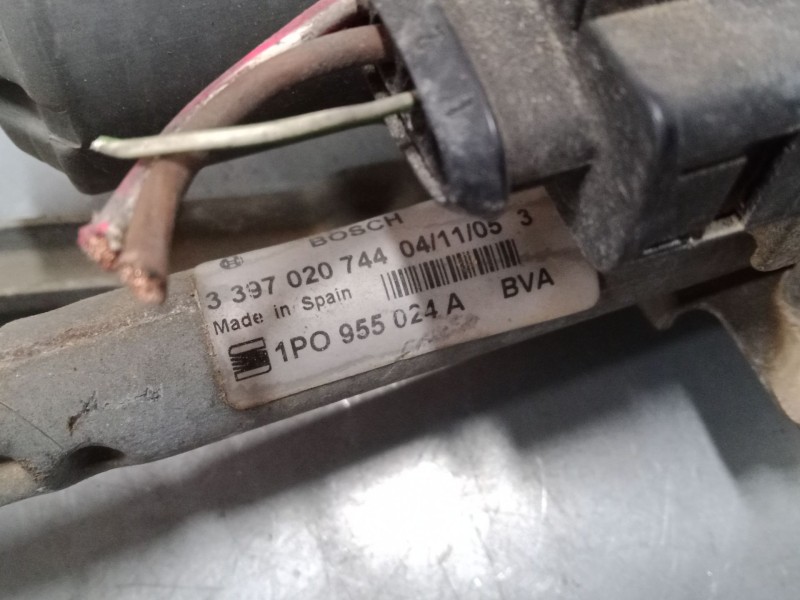 Recambio de motor limpiaparabrisas delantero derecho para seat leon (1p1) 1.6 referencia OEM IAM 1P0955120  