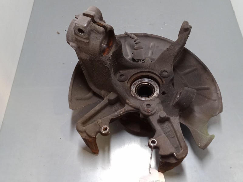 Recambio de mangueta delantera derecha para seat leon (1p1) 1.6 referencia OEM IAM 1K0407256T  