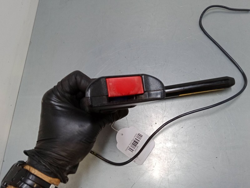 Recambio de anclaje cinturon delantero derecho para opel tigra twintop (x04) 1.4 (r97) referencia OEM IAM   