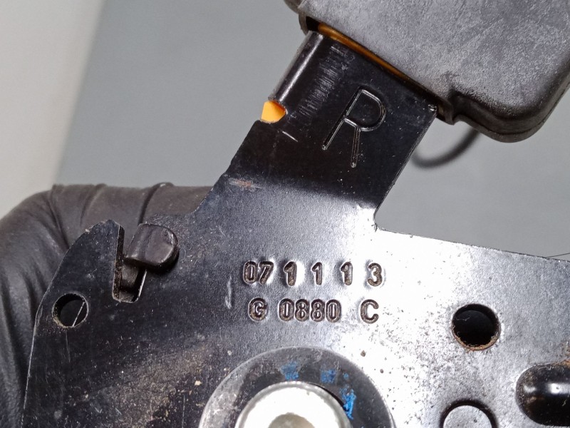 Recambio de anclaje cinturon delantero derecho para opel tigra twintop (x04) 1.4 (r97) referencia OEM IAM   