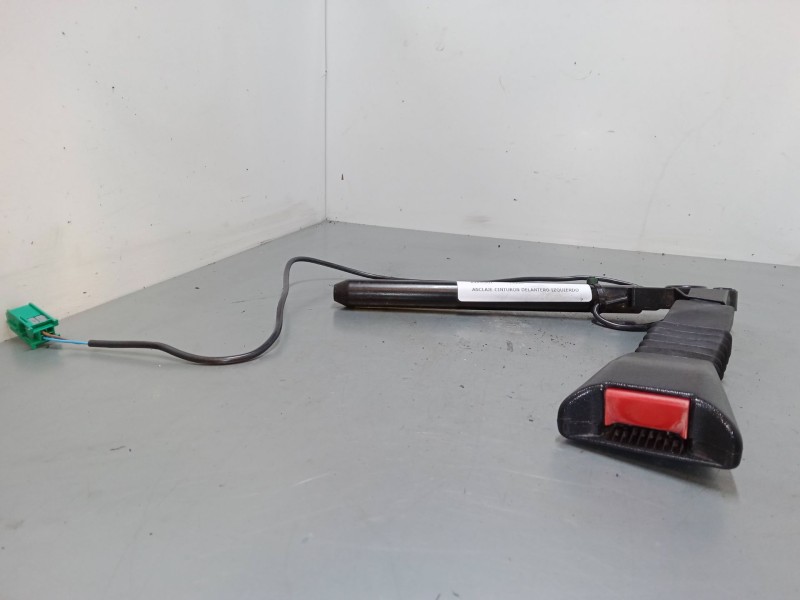 Recambio de anclaje cinturon delantero izquierdo para opel tigra twintop (x04) 1.4 (r97) referencia OEM IAM   