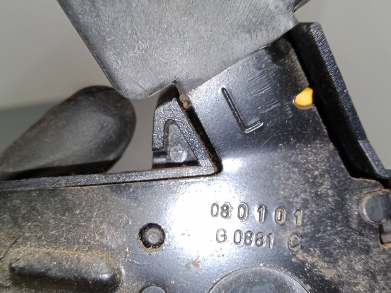 Recambio de anclaje cinturon delantero izquierdo para opel tigra twintop (x04) 1.4 (r97) referencia OEM IAM   