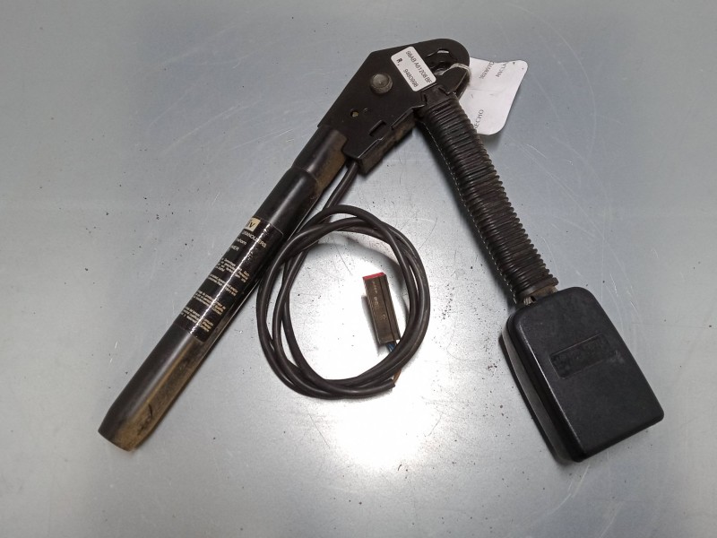 Recambio de anclaje cinturon delantero derecho para ford focus i turnier (dnw) 1.8 turbo di / tddi referencia OEM IAM   