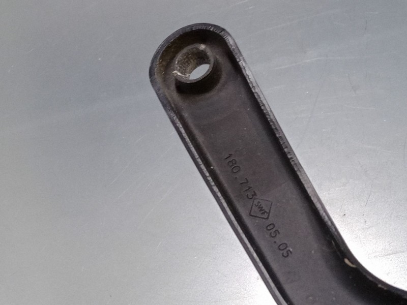 Recambio de brazo limpia delantero izquierdo para ford fiesta v (jh_, jd_) 1.4 tdci referencia OEM IAM   