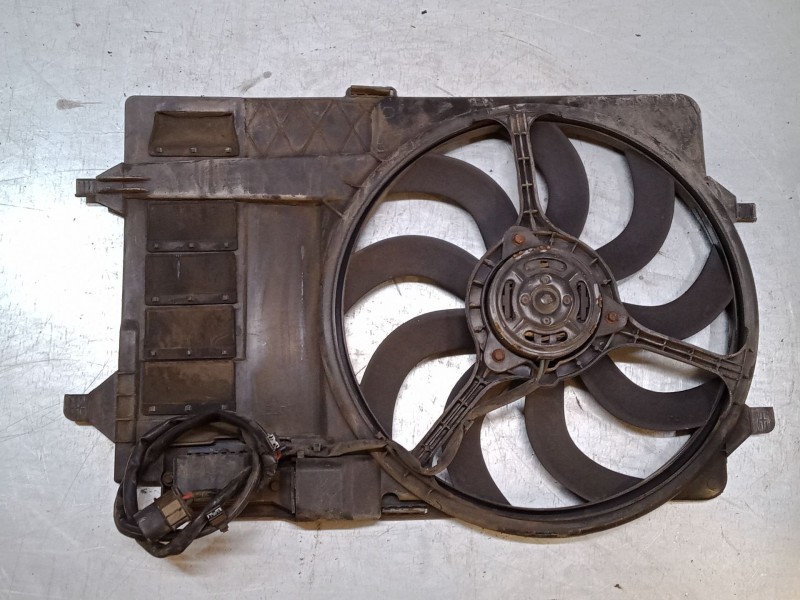 Recambio de electroventilador para mini mini (r50, r53) cooper referencia OEM IAM 11819310  8240289