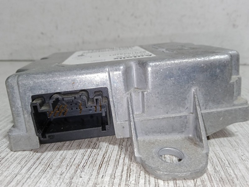 Recambio de centralita airbag para renault clio iii (br0/1, cr0/1) 1.5 dci referencia OEM IAM 8201043701  