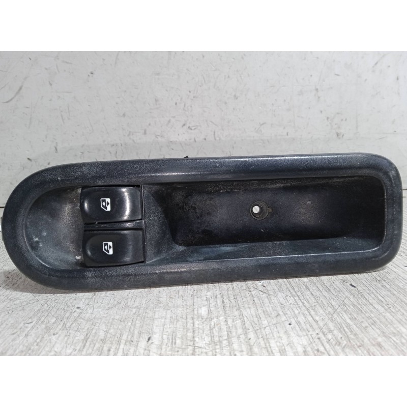 Recambio de mando elevalunas delantero izquierdo para renault clio iii (br0/1, cr0/1) 1.5 dci referencia OEM IAM   