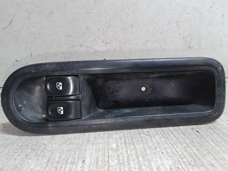 Recambio de mando elevalunas delantero izquierdo para renault clio iii (br0/1, cr0/1) 1.5 dci referencia OEM IAM   