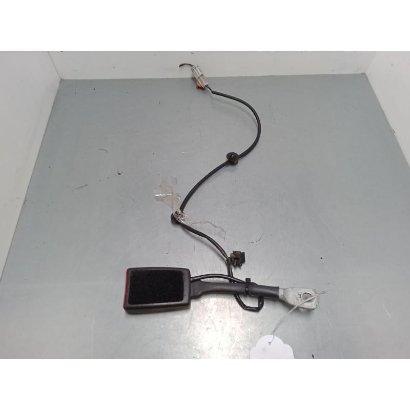 Recambio de anclaje cinturon delantero izquierdo para lancia musa (350_) 1.4 (350.axa11, 350.axa1a) referencia OEM IAM 1001395J9
