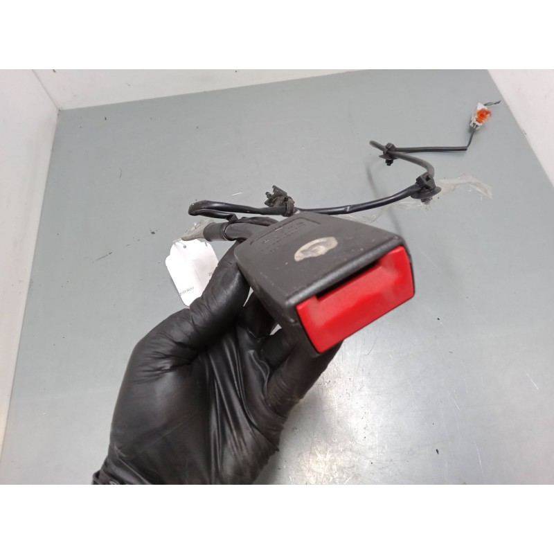 Recambio de anclaje cinturon delantero izquierdo para lancia musa (350_) 1.4 (350.axa11, 350.axa1a) referencia OEM IAM 1001395J9