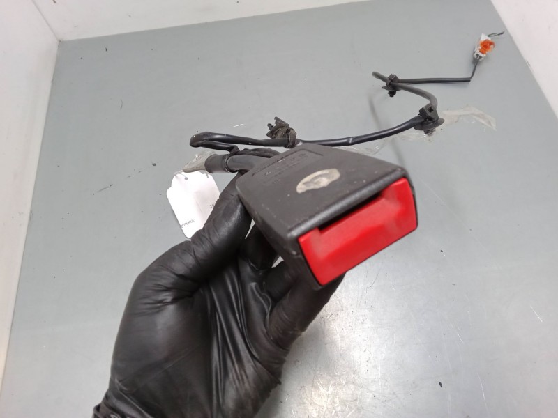 Recambio de anclaje cinturon delantero izquierdo para lancia musa (350_) 1.4 (350.axa11, 350.axa1a) referencia OEM IAM 1001395J9