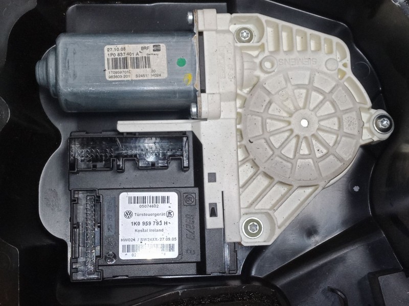 Recambio de elevalunas electrico delantero izquierdo para seat leon (1p1) 1.6 referencia OEM IAM 5P0837401J  1K0959793H