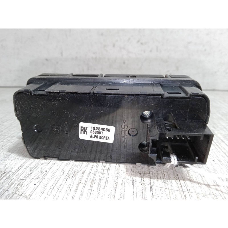 Recambio de mando elevalunas delantero izquierdo para opel vectra c gts (z02) 1.9 cdti (f68) referencia OEM IAM 13224059  