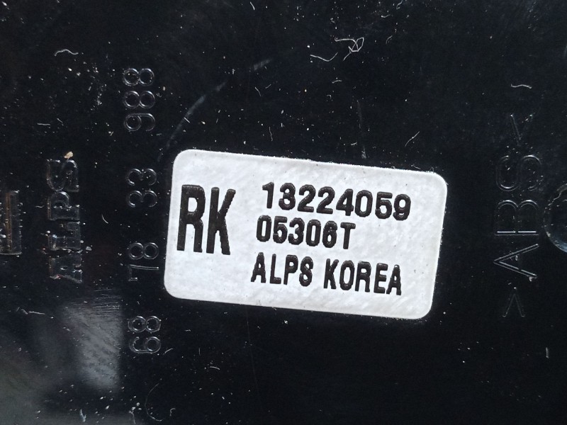 Recambio de mando elevalunas delantero izquierdo para opel vectra c gts (z02) 1.9 cdti (f68) referencia OEM IAM 13224059  